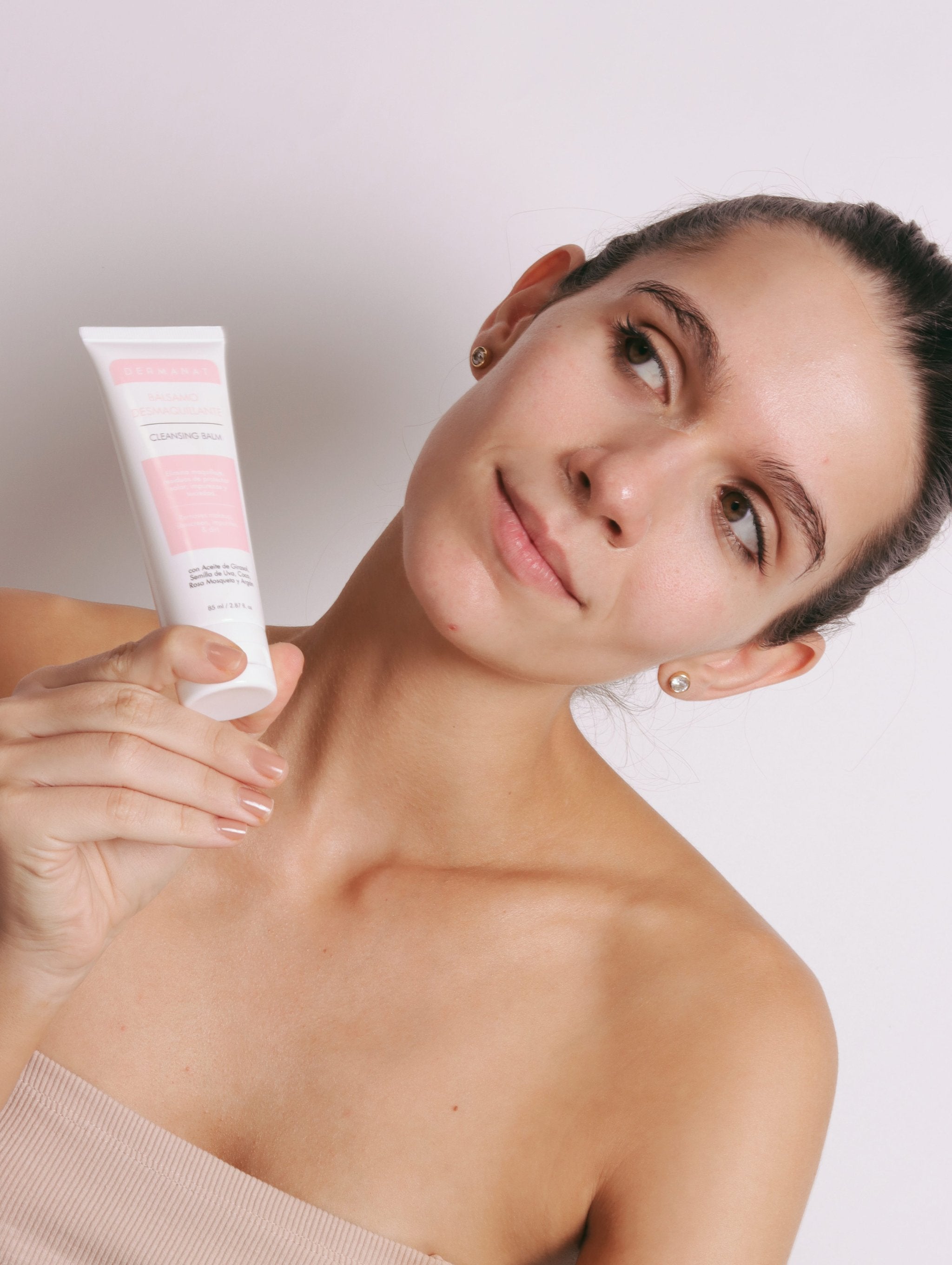 Bye, maquillaje y suciedad: hola, piel radiante con este bálsamo mágico