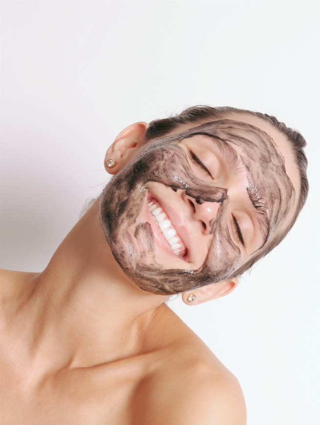 SECRETOS PARA UNA PIEL RADIANTE: EXFOLIACIÓN Y MASCARILLAS
