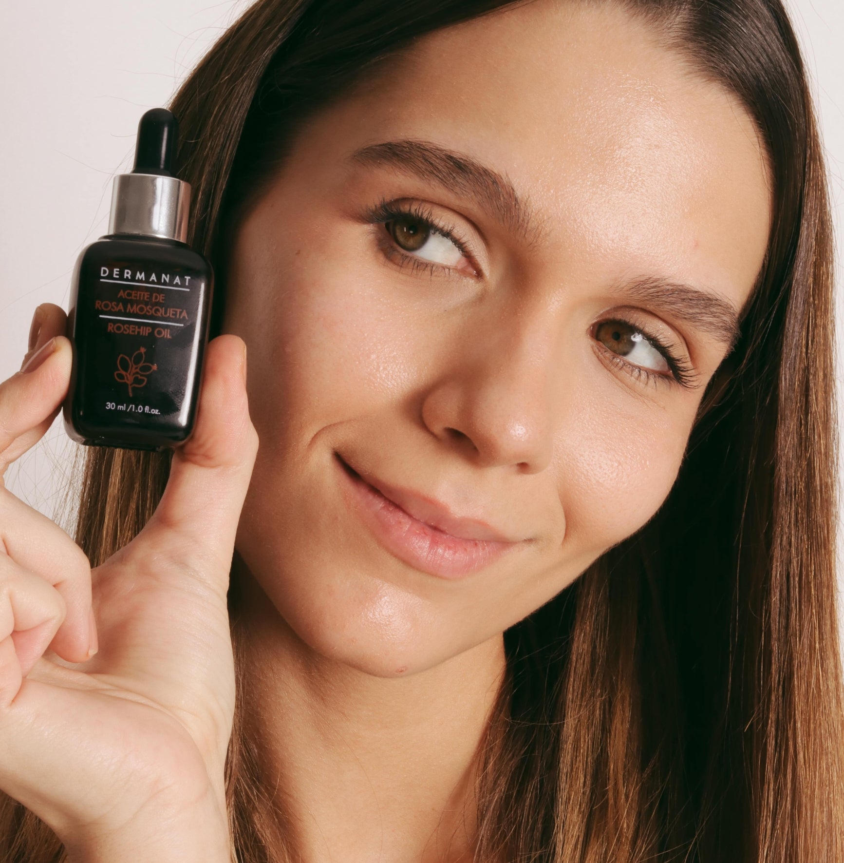 Para qué Sirve el Aceite de Rosa Mosqueta y cómo incorporarlo en tu Rutina de Cuidado Facial