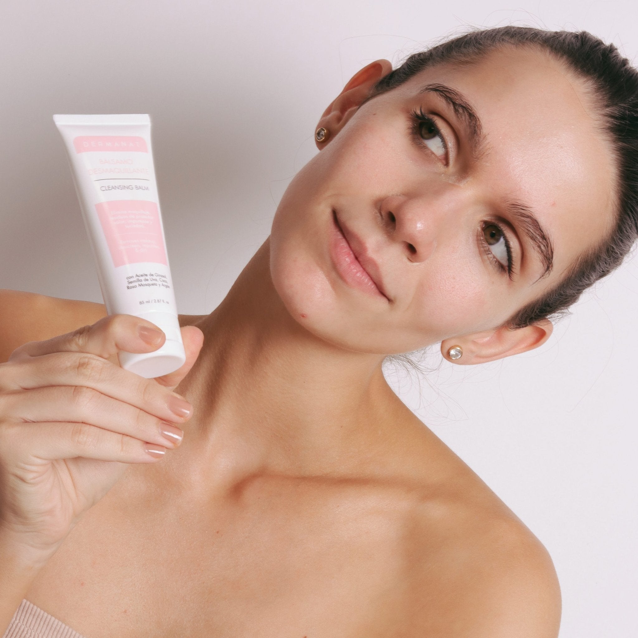 Bye, maquillaje y suciedad: hola, piel radiante con este bálsamo mágico