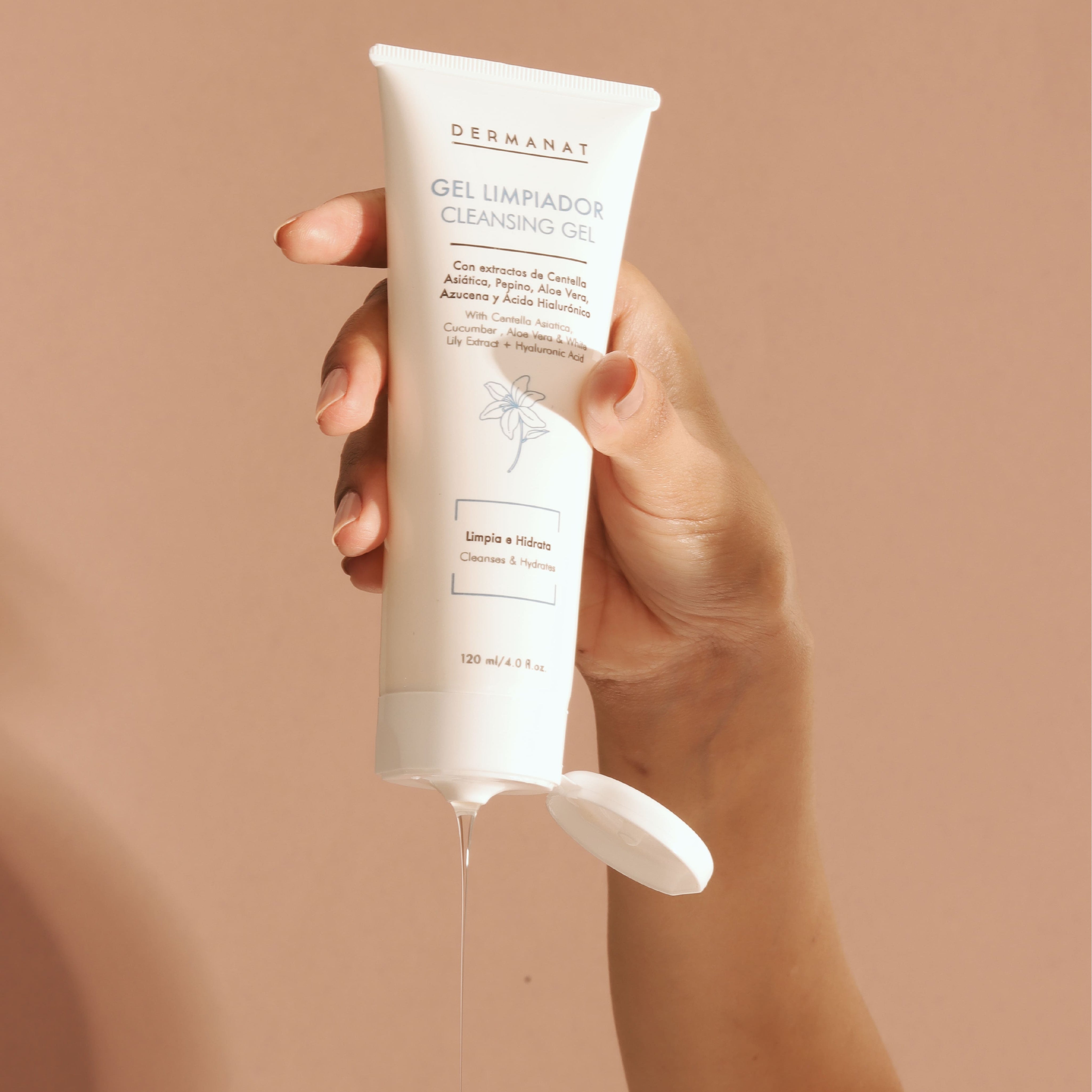 Gel limpiador con acido hialuronico con modelo 2