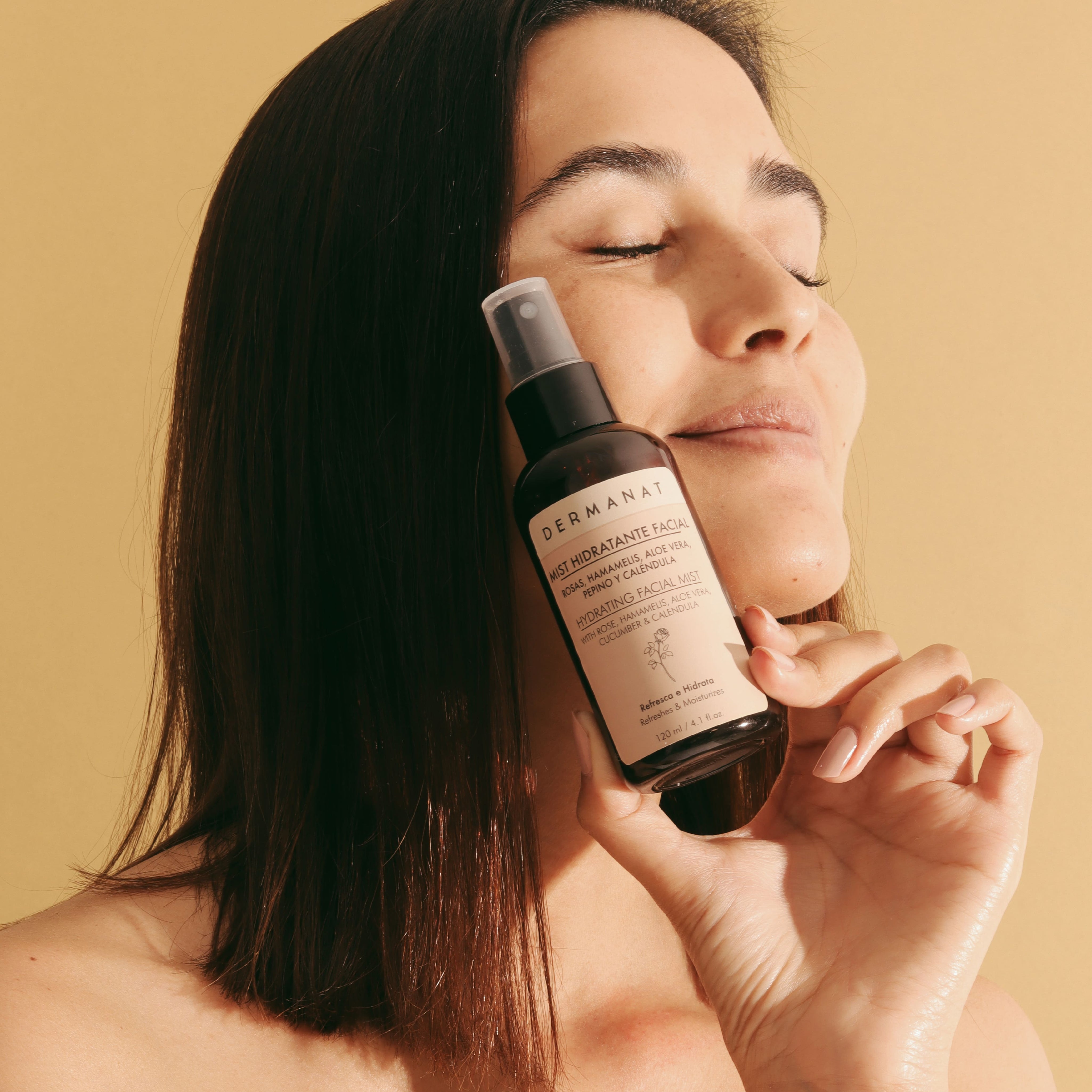 Mist hidratante facial con modelo 3